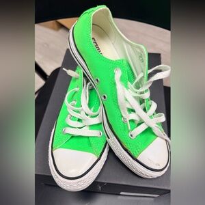 Classic Green Canvas Low-Top Sneakers - Unbranded